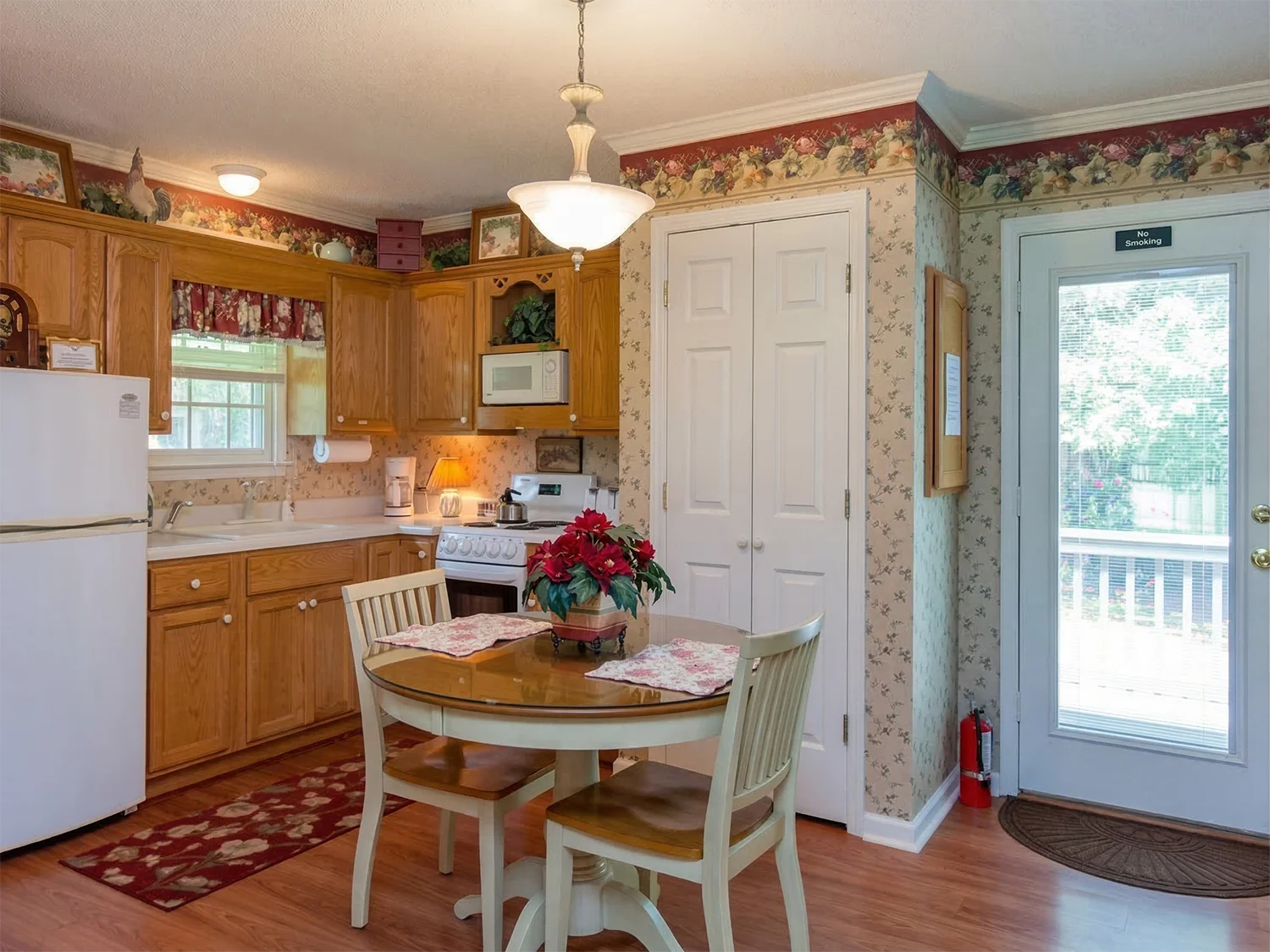 Magnolia Cabin gallery image 3